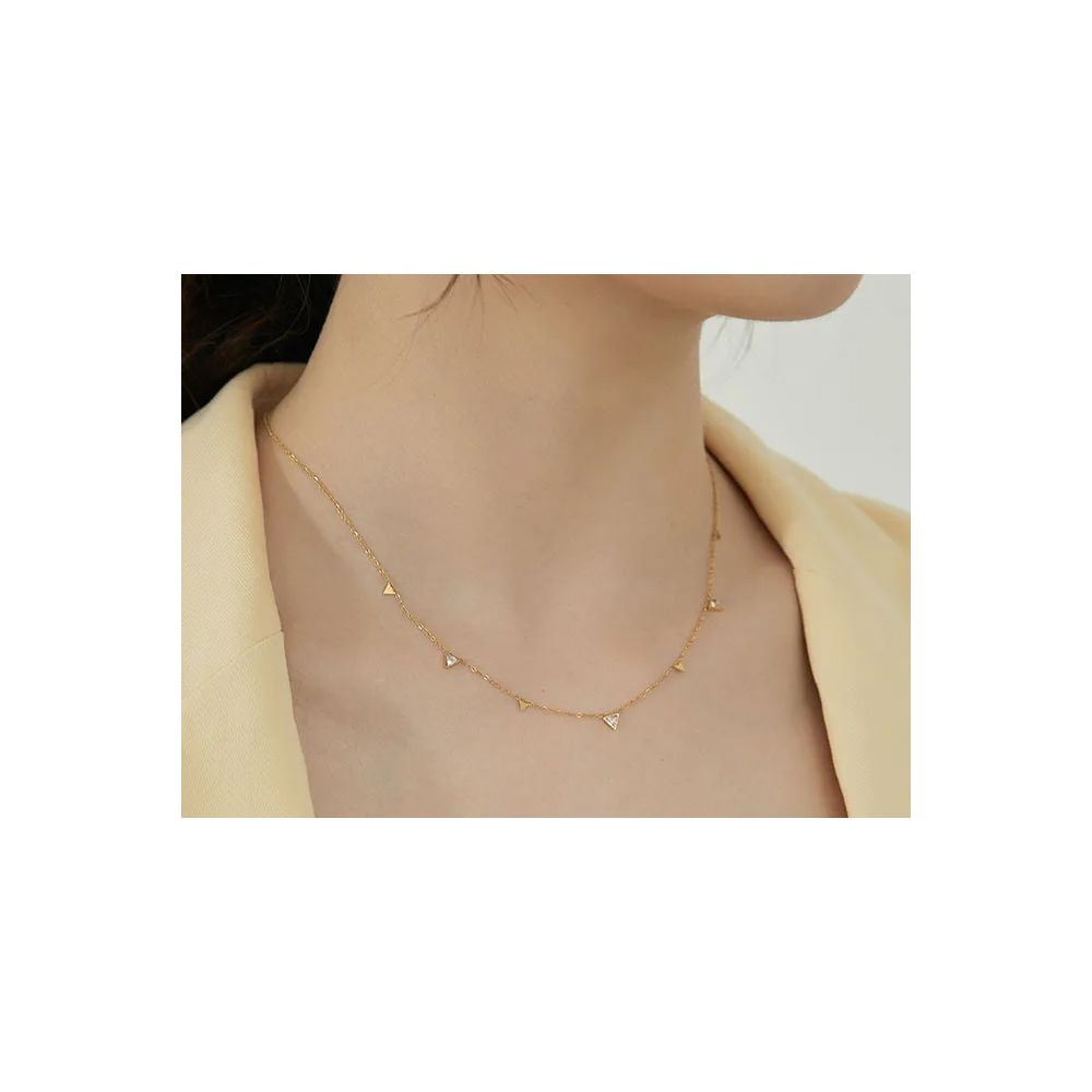 Collier en Acier Inoxydable Argenté avec Cœur Nacré – Douceur et Élégance Intemporelle