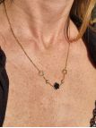 Collier en Acier Inoxydable Doré avec Fleur Noire et Cristaux